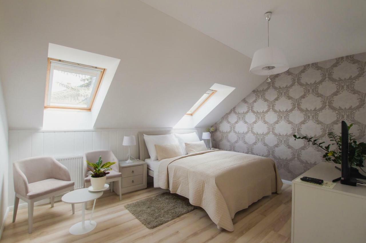 Penzion Kuria Nove Mesto nad Vahom Exterior photo