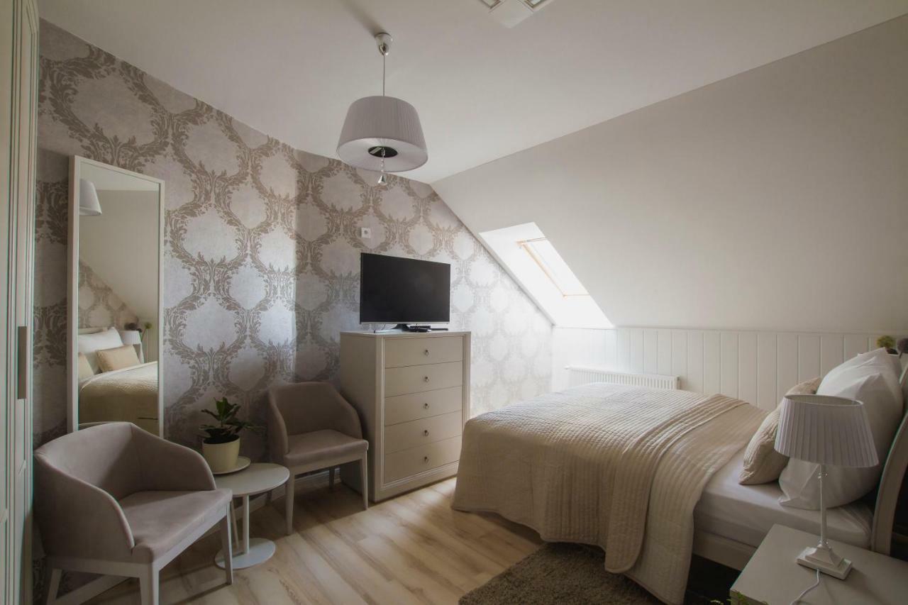 Penzion Kuria Nove Mesto nad Vahom Exterior photo