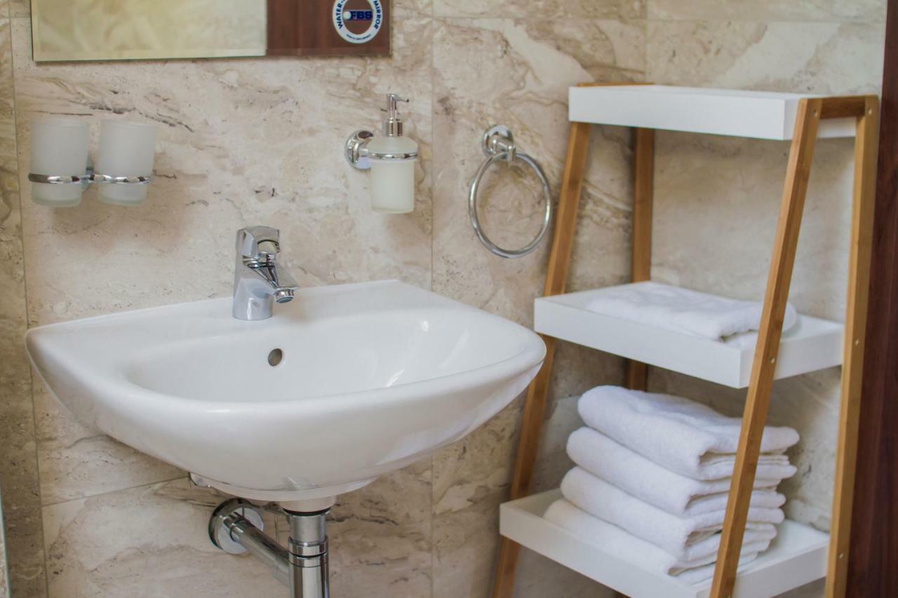 Penzion Kuria Nove Mesto nad Vahom Exterior photo