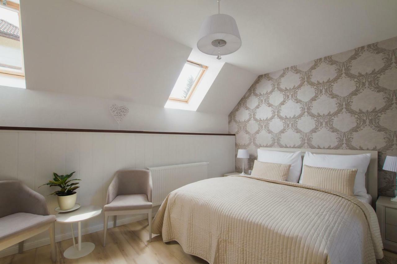 Penzion Kuria Nove Mesto nad Vahom Exterior photo