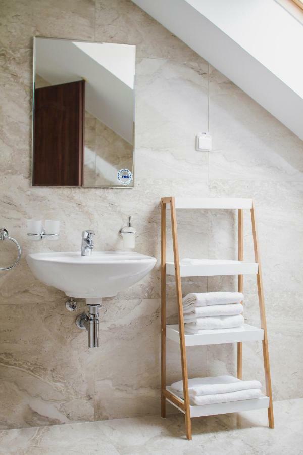 Penzion Kuria Nove Mesto nad Vahom Exterior photo